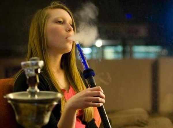 مرض خطير ينتشر في لبنان بسبب النرجيلة.. فما حقيقته؟