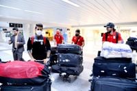 مولوي يطلب من أمن المطار التحري حول حقائب منتخب إيران