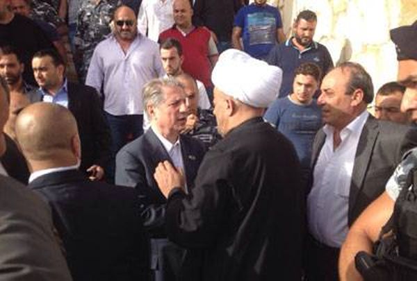التقى في حورتعلا عشائر وفاعليات المنطقة
أمين الجميل من زحلة: اي طروحات
غير انتخاب رئيس تضع البلد في مسار الانتحار