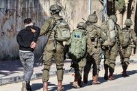 الجيش الإسرائيلي يعتقل 4 فلسطينيين بينهم صحافية أميركية في الضفة