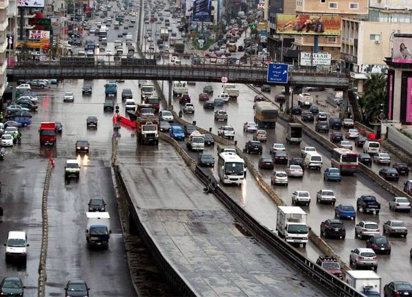 تدابير سير مواكبة لأعمال تزفيت في بيروت وصيانة جسر جل الديب الحديدي للمشاة