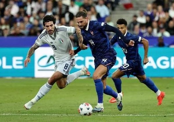 دوناروما يتألق وأوباميكانو يُطرد.. فرنسا وإيطاليا تكتفيان بالتعادل