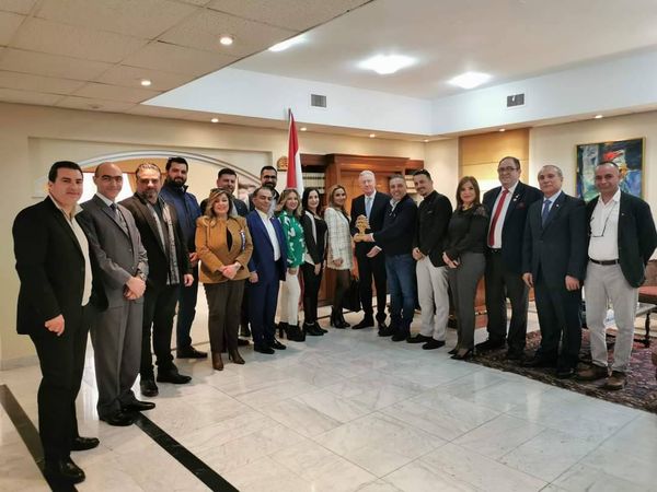 سفير لبنان في المملكة الاردنية الهاشمية يوسف رجي مستقبلا ممثلين عن اندية روتاري لبنان والاردن