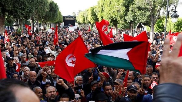 توقيف 14 ناشطاً سياسياً ومدنياً في تونس عقب احتجاجات العاصمة