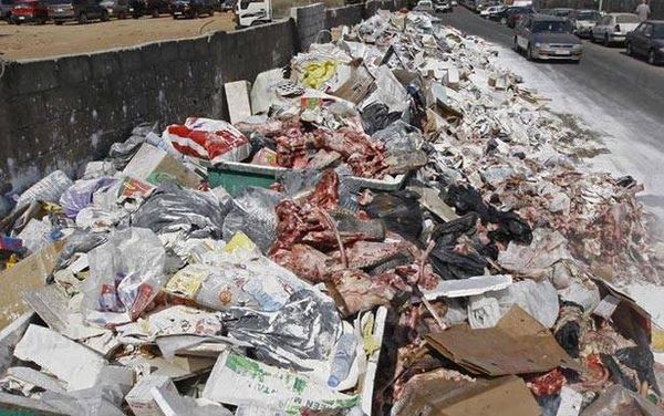ازمة النفايات متجسّدة بخفايا سياسية تتعلّق بالاداء الحكومي والوزارات المعنية
