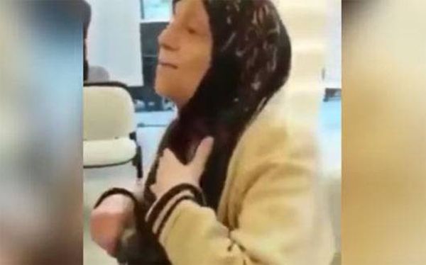 فيديو| عجوز حلبيّة تغني بصوت يبهر السوريين