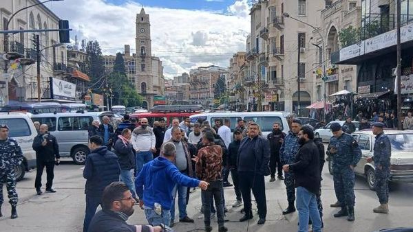 وقفة احتجاجية في طرابلس لقطاع النقل رفضًا للضرائب والمنافسة غير الشرعية