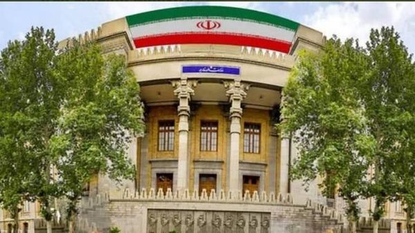 وزيرا خارجية إيران وإيرلندا يبحثان العلاقات الثنائية والإقليمية والدولية والملف النووي