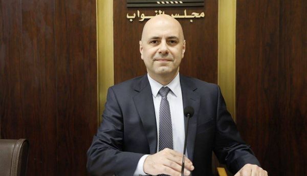 "المدخل للإصلاح والتعافي هو بانتخاب رئيس الجمهورية"
حاصباني لـ "الديار": نافذة الديبلوماسيّة للتهدئة ضيّقة جداً