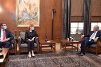 أبرق للسيسي مُهنئاً بذكرى ثورة الثلاثين من حزيران
بري استقبل سفيرة "الفاو"
وتلقّى برقيّة من نظيرته التشيكيّة