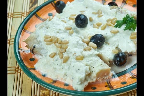 طريقة عمل طاجن السمك بالصلصة