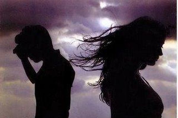 ...لا اريد ان تحبني همساً 
حب الهمس شقاء