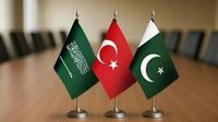 بعد هجمات الحوثيين.. تحرك سعودي عاجل مع تركيا وباكستان