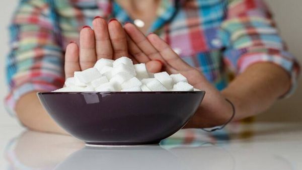 تعرف على مخاطر تناول بدائل السكر