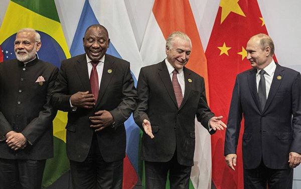WATCH Mixed Up Flags Confuse World Leaders Posing for BRICS Family Photo