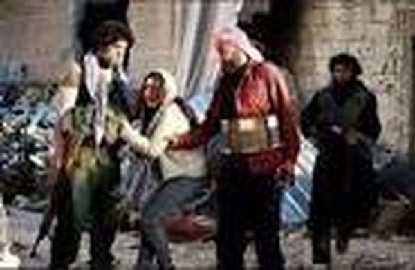 صور.. "داعش" يغتصب 4 نساء ويرجمهن بتهمة "الزنا"