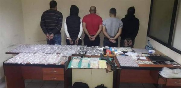 عصابة ترويج مخدّرات بقبضة "المعلومات".. هذا ما ضُبط بحوزة أفرادها (صورة)