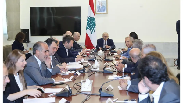 رئيس الحكومة يترأس اجتماعاً لبحث أزمة النفايات في بيروت