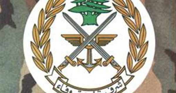 الجيش: العثور على قذيفة من مخلفات العدو الإسرائيلي في عيناتا الارز وتفجيرها