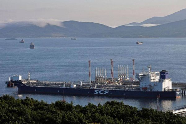 عقوبات بريطانية تطال بنوكًا روسية وسفنًا تنقل النفط والغاز