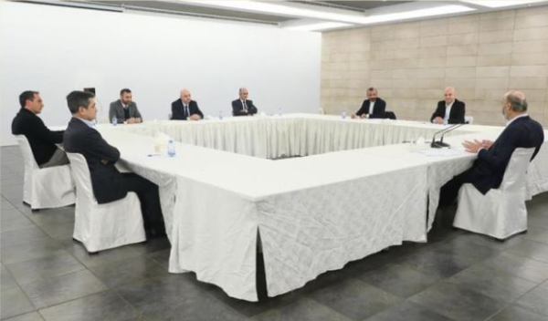 الإستحقاق الانتخابي بين
جعجع ووفد من "الهنشاك"