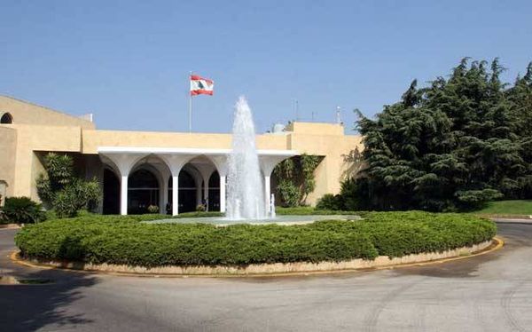 الحريري مستمر في ترشيحه لفرنجية وعون لن يتراجع عن ترشحه.. ولا رئاسة
بري يطرح جان عبيد مرشحاً وفاقياً وجعجع يضع «فيتو» كبيراً على عبيد