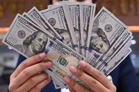 استقرار الدولار بالقرب من أعلى مستوياته منذ نحو أسبوع