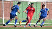 بطولة لبنان في كرة القدم
فوز مهم للعهد على شباب الساحل (2-0)
تعادل السلام مع الاخاء وخسارة الحكمة والصفاء