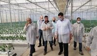 الحاج حسن يطلع على نماذج زراعية في الأردن