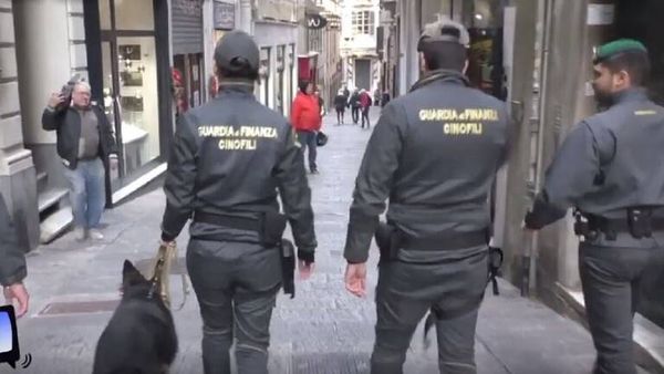 إيطاليا.. اعتقال 10 أشخاص بينهم إمام مسجد بتهمة تمويل الإرهاب