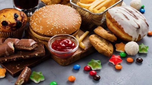 أطعمة قد تزيد خطر الإصابة بالاكتئاب