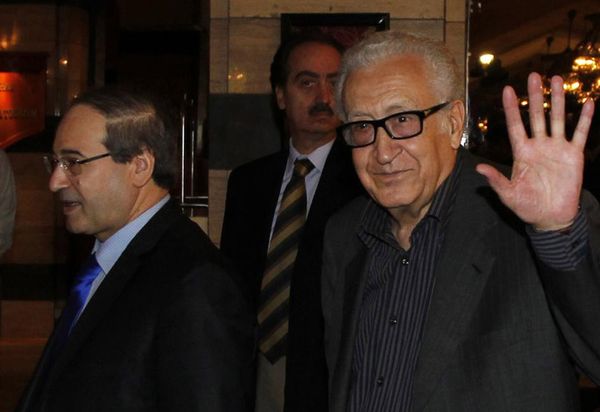 اطلق قبل وصوله الى دمشق كلاماً تصعيدياً ضد الاسد ...
الإبراهيمي : يمكن للأسد المساهمة في سورية الجديدة ...
دون أن يقودها بنفسه.. ولقاء سوري ــ اميركي في جنيف
