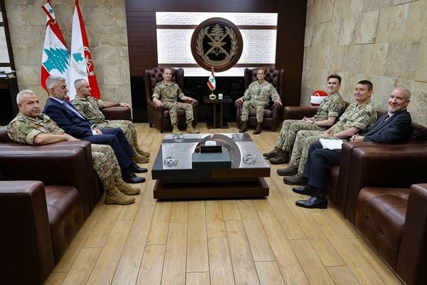 قيادة الجيش اللبناني: العماد رودولف هيكل بحث مع السفير الألماني ونائب رئيس أركان الدفاع البريطاني دعم الجيش وتعزيز قدراته ومرحلة ما بعد "اليونيفيل".