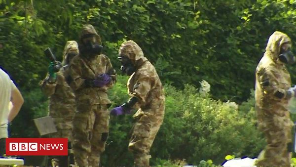 Police intensify Salisbury search after Novichok poisoning