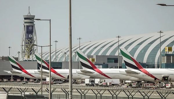 طيران الإمارات: قيود الدخول والعبور تطبق على جميع المسافرين بما في ذلك القادمين عبر مسارات سفر غير مباشرة