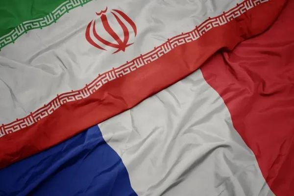 فرنسا تندد بإغلاق إيران مركزها اللغوي في طهران