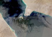 حركة السفن عبر باب المندب تهبط لأدنى مستوياتها عقب استهداف منشآت نفطية سعودية