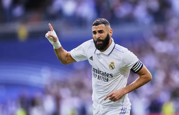 بنزيما: لا أحد يفرض علي شيئا