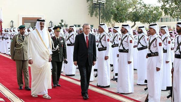 أمير قطر يستقبل أردوغان بمراسم رسمية