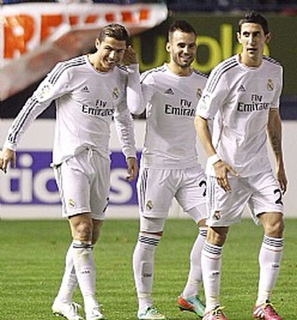 بتسعة لاعبين ريال مدريد يجدد فوزه على اوساسونا
