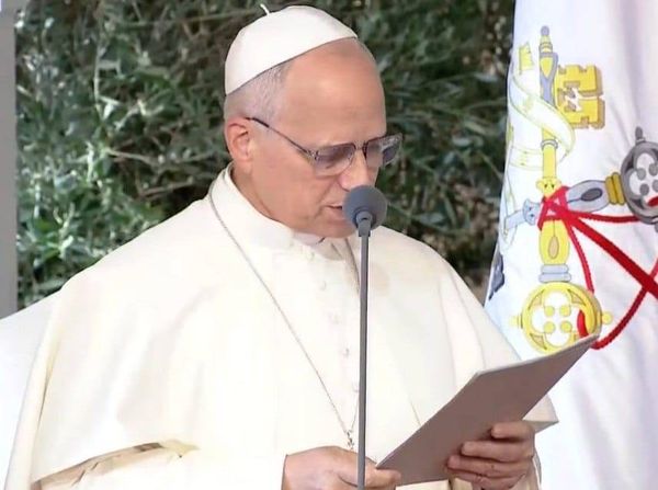 البابا يغادر بيروت متأثراً: “شكراً وإلى اللقاء”!