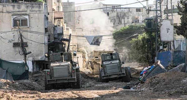 إقتحامات واسعة وإعتقالات بالضفة الغربية