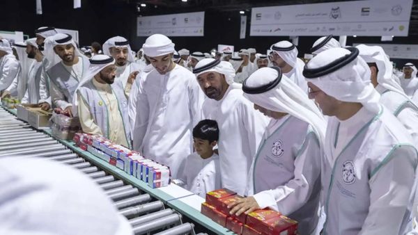 "جسر أحمد بن راشد الإنساني"... تجهيز أكثر من 10 ملايين وجبة في دبي دعماً لأهل غزة
