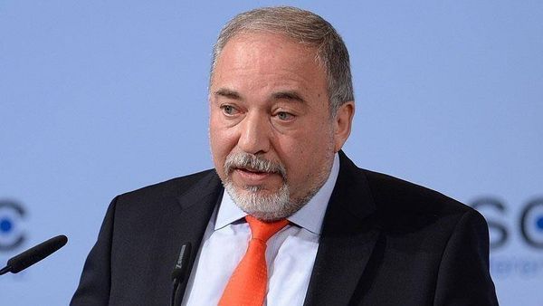 ليبرمان يتهم نتنياهو: يسرق أموال الجنود ويوزعها على الحريديم