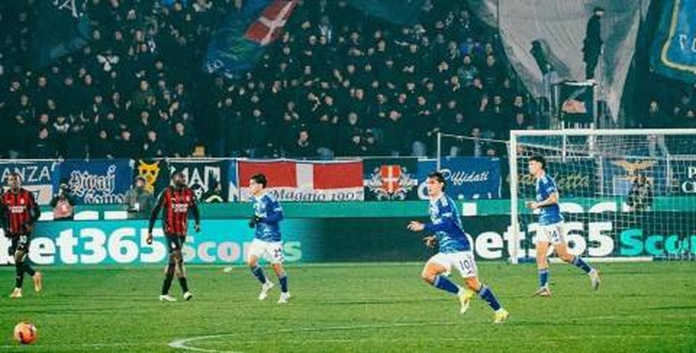 ميلان يتخطى كومو بصعوبة ويطارد الإنتر على الصدارة