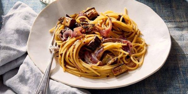 طبق اليوم: معكرونة الباذنجان الشهية