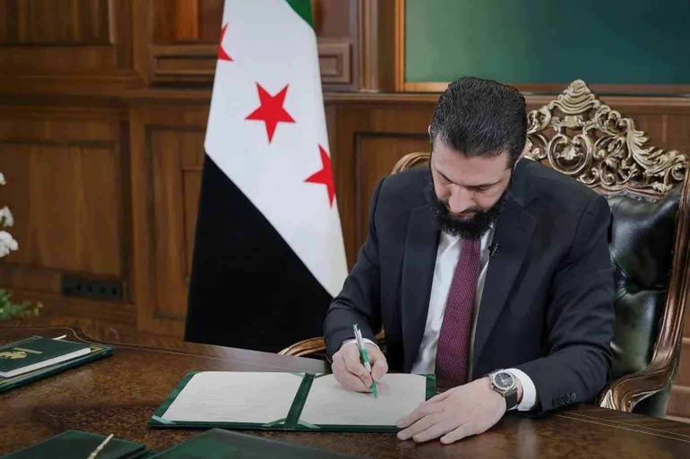 الشرع يصدر مرسومًا يضمن حقوق الأكراد