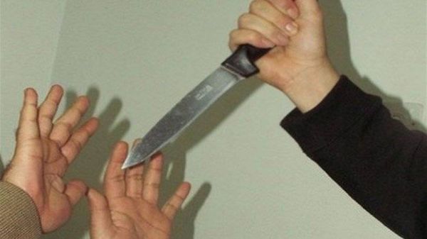 "السفاح" حاول ذبح ابنه بسبب سقوط "كوب زجاج" من يده