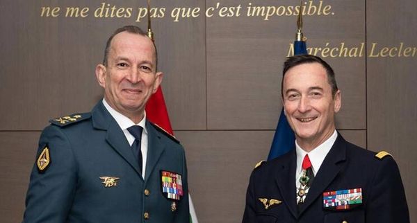 قائد الجيش بحث مع نظيره الفرنسي
في تعزيز التعاون