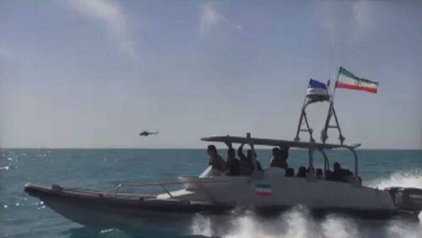 جيش إيران يهدد قواعد واشنطن بالمنطقة